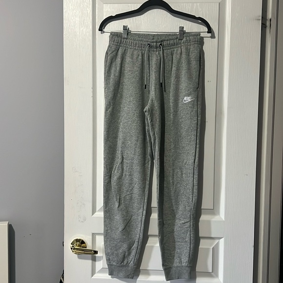 grey nike sweatpants - Picture 1 of 3